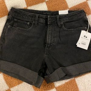 Free assembly vintage black rolled cuff Jean shorts - size 10